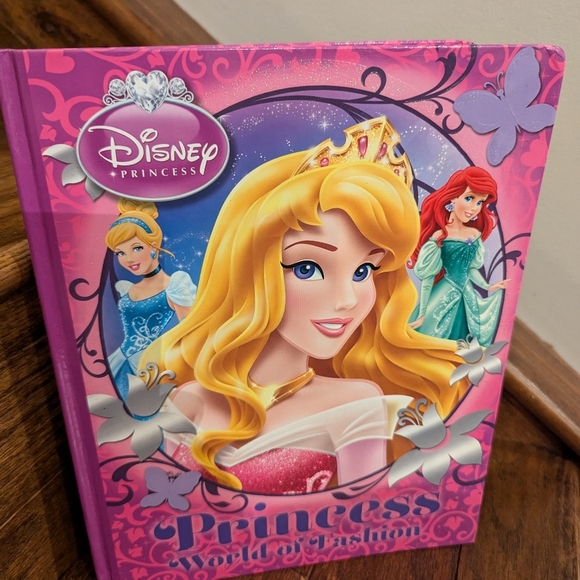 Disney Books lot Princess Guide, Princess World of Fashion & Disney Palace Pets - Picture 8 of 13